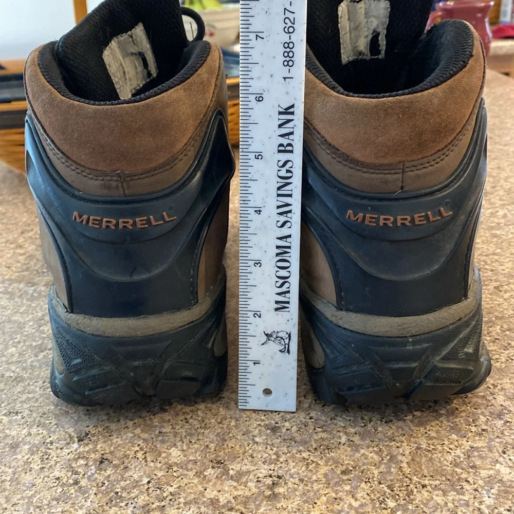 Merrell Hiking Boots Very Worn With A Lot of FLAWS Leather (Unsure of Size)AS-IS